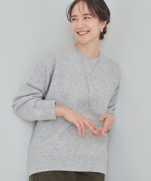 SHOO・LA・RUE（シューラルー）の「【洗濯機可/S-LL】選べる８色で色違いも欲しくなる ふんわりゆるニット（ニット/セーター・レディース・ライトパープル/グリーン/オフホワイト/ピンク系/オレンジ/イエロー/ライトグレー/ライトブルー・01/03/04/02）」の3枚目の写真