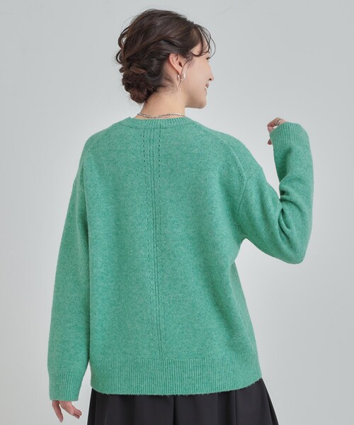 SHOO・LA・RUE（シューラルー）の「【洗濯機可】選べる８色で色違いも欲しくなる ふんわりゆるニット（ニット/セーター・レディース・ライトパープル/グリーン/オフホワイト/ピンク系/オレンジ/イエロー/ライトグレー/ライトブルー・01/03/04/02）」の18枚目の写真