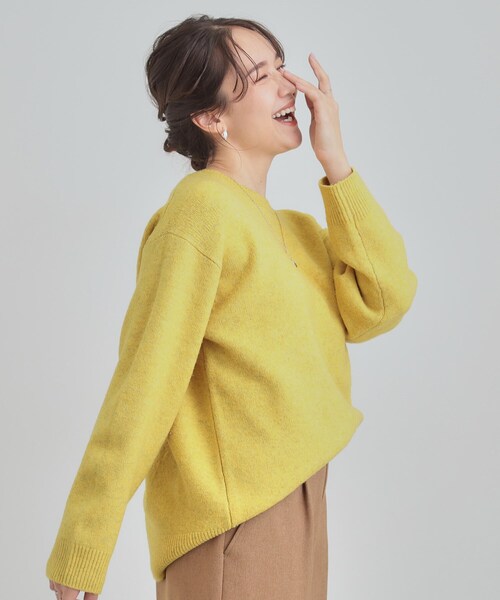 SHOO・LA・RUE（シューラルー）の「【洗濯機可】選べる８色で色違いも欲しくなる ふんわりゆるニット（ニット/セーター・レディース・ライトパープル/グリーン/オフホワイト/ピンク系/オレンジ/イエロー/ライトグレー/ライトブルー・01/03/04/02）」の22枚目の写真