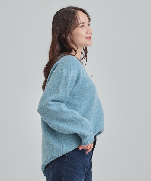 SHOO・LA・RUE（シューラルー）の「【洗濯機可/S-LL】選べる８色で色違いも欲しくなる ふんわりゆるニット（ニット/セーター・レディース・ライトパープル/グリーン/オフホワイト/ピンク系/オレンジ/イエロー/ライトグレー/ライトブルー・01/03/04/02）」の16枚目の写真