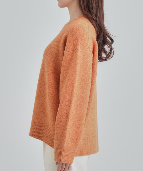 SHOO・LA・RUE（シューラルー）の「【洗濯機可/S-LL】選べる８色で色違いも欲しくなる ふんわりゆるニット（ニット/セーター・レディース・ライトパープル/グリーン/オフホワイト/ピンク系/オレンジ/イエロー/ライトグレー/ライトブルー・01/03/04/02）」の11枚目の写真