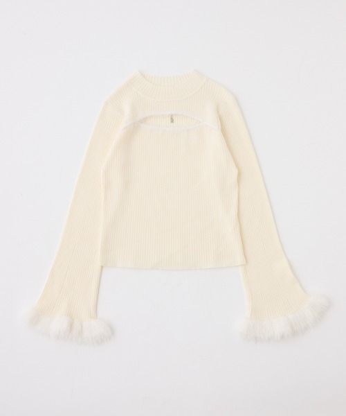 one after another NICE CLAUP（ワンアフターアナザーナイスクラップ）の「チャーム付き胸開きニットトップス（ニット/セーター・レディース・ブラック/オフホワイト/レッド・FREE）」の2枚目の写真