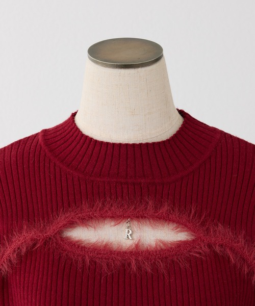 one after another NICE CLAUP（ワンアフターアナザーナイスクラップ）の「チャーム付き胸開きニットトップス（ニット/セーター・レディース・ブラック/オフホワイト/レッド・FREE）」の17枚目の写真