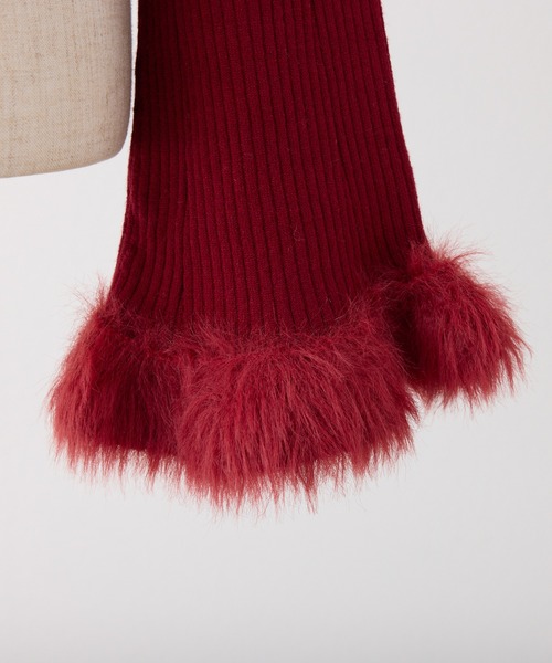 one after another NICE CLAUP（ワンアフターアナザーナイスクラップ）の「チャーム付き胸開きニットトップス（ニット/セーター・レディース・ブラック/オフホワイト/レッド・FREE）」の19枚目の写真