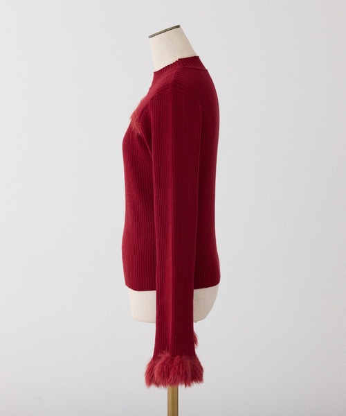 one after another NICE CLAUP（ワンアフターアナザーナイスクラップ）の「チャーム付き胸開きニットトップス（ニット/セーター・レディース・ブラック/オフホワイト/レッド・FREE）」の11枚目の写真