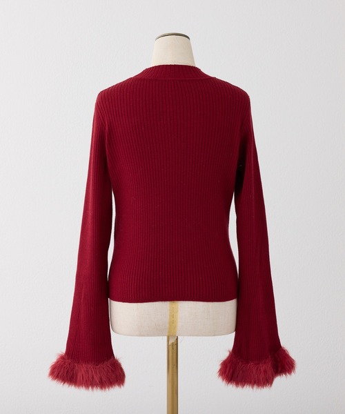 one after another NICE CLAUP（ワンアフターアナザーナイスクラップ）の「チャーム付き胸開きニットトップス（ニット/セーター・レディース・ブラック/オフホワイト/レッド・FREE）」の12枚目の写真