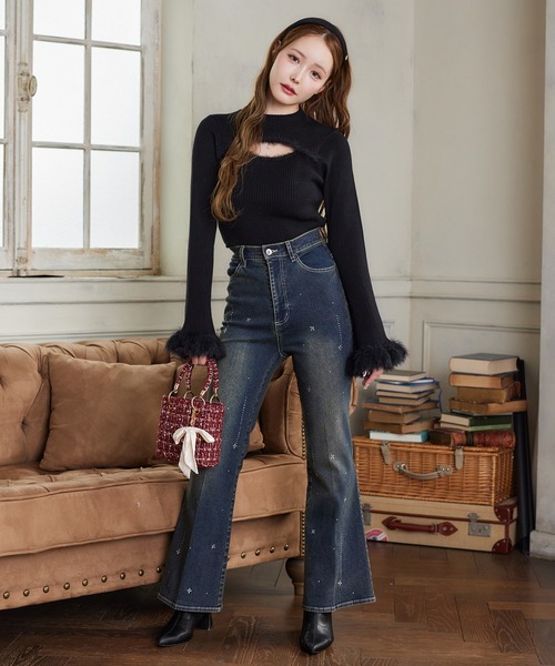 one after another NICE CLAUP（ワンアフターアナザーナイスクラップ）の「チャーム付き胸開きニットトップス（ニット/セーター・レディース・ブラック/オフホワイト/レッド・FREE）」の10枚目の写真