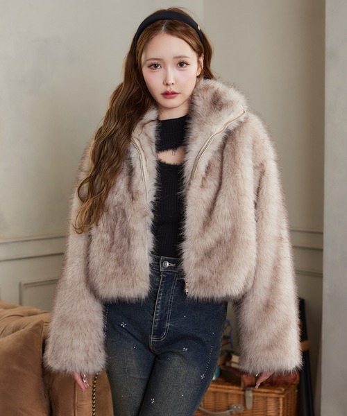 one after another NICE CLAUP（ワンアフターアナザーナイスクラップ）の「チャーム付き胸開きニットトップス（ニット/セーター・レディース・ブラック/オフホワイト/レッド・FREE）」の9枚目の写真