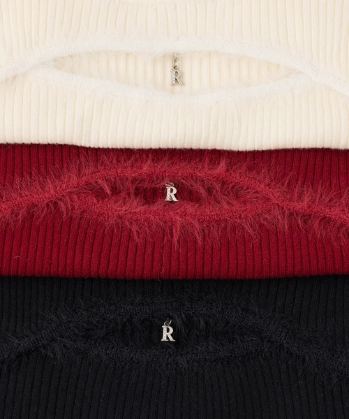 one after another NICE CLAUP（ワンアフターアナザーナイスクラップ）の「チャーム付き胸開きニットトップス（ニット/セーター・レディース・ブラック/オフホワイト/レッド・FREE）」の15枚目の写真