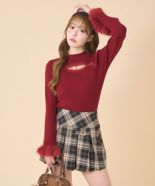 one after another NICE CLAUP（ワンアフターアナザーナイスクラップ）の「チャーム付き胸開きニットトップス（ニット/セーター・レディース・ブラック/オフホワイト/レッド・FREE）」の22枚目の写真