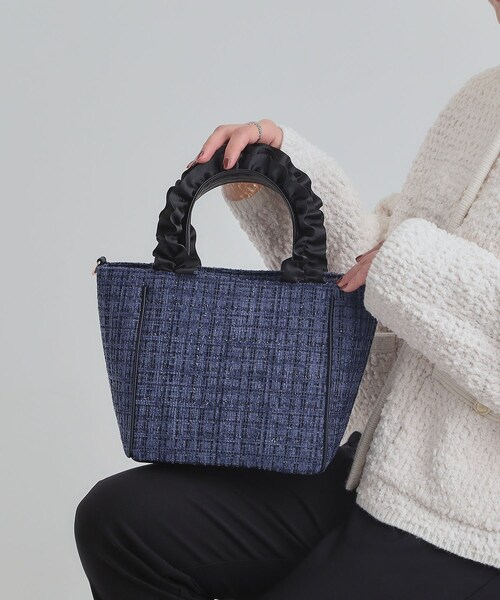 SHOO・LA・RUE（シューラルー）の「フリルハンドルツイードトートバッグ（トートバッグ・レディース・ネイビー/オフホワイト/ブラック・00）」の6枚目の写真