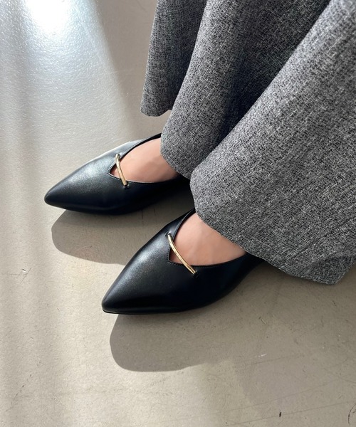 ORiental TRaffic(オリエンタルトラフィック)の「\ WEB限定 / ライン メタル パーツ シンプル ポインテッドトゥ パンプス /55304(パンプス・レディース・ブラック/ブラウン/レッド・34/35/36/37/38/39/40/41/42)」の1枚目の写真