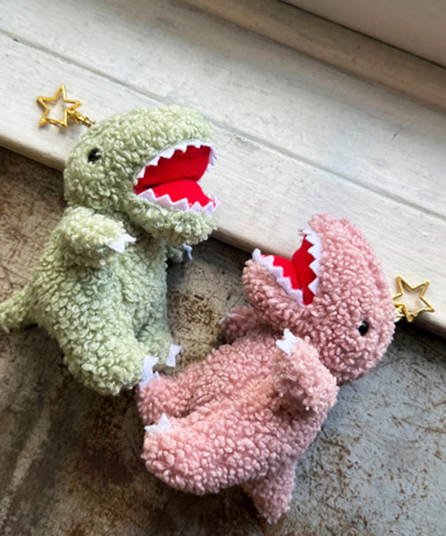 DOUBLE NAME（ダブルネーム）の「【m:rex】もこもこ恐竜ぬいぐるみキーホルダー（キーホルダー・レディース・ピンク/グリーン・FREE）」の3枚目の写真