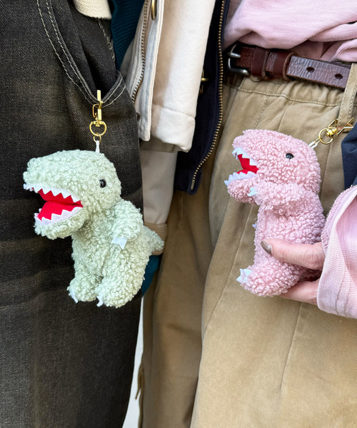 DOUBLE NAME（ダブルネーム）の「【m:rex】もこもこ恐竜ぬいぐるみキーホルダー（キーホルダー・レディース・ピンク/グリーン・FREE）」の8枚目の写真