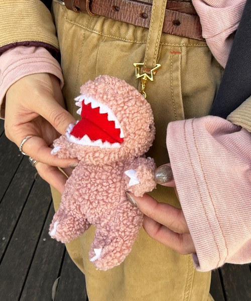 DOUBLE NAME（ダブルネーム）の「【m:rex】もこもこ恐竜ぬいぐるみキーホルダー（キーホルダー・レディース・ピンク/グリーン・FREE）」の10枚目の写真