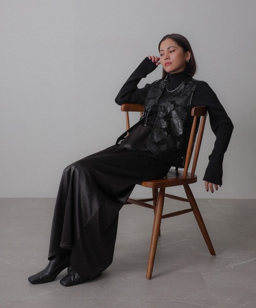 Floran（フローラン）の「合皮刺繍レースベスト（ベスト・レディース・ブラウン/ブラック・FREE）」の5枚目の写真