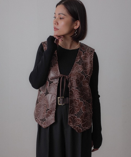 Floran（フローラン）の「合皮刺繍レースベスト（ベスト・レディース・ブラウン/ブラック・FREE）」の19枚目の写真
