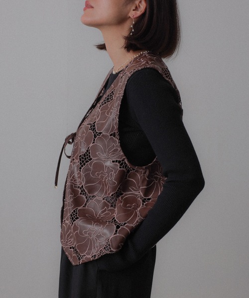 Floran（フローラン）の「合皮刺繍レースベスト（ベスト・レディース・ブラウン/ブラック・FREE）」の13枚目の写真