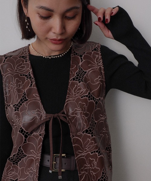 Floran（フローラン）の「合皮刺繍レースベスト（ベスト・レディース・ブラウン/ブラック・FREE）」の21枚目の写真
