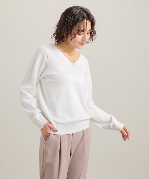 GLACIER lusso(グラシアルッソ)の「【ECOVERO】Vネックニット(ニット/セーター・レディース・ラベンダー/イエロー/ブルー/アイボリー・L/LL/M/S)」の10枚目の写真