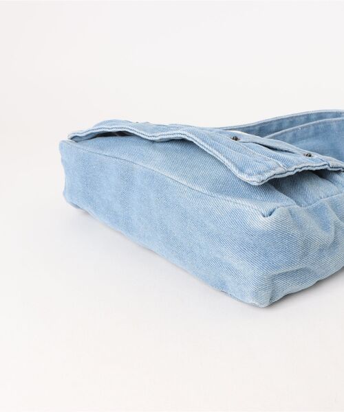 SNOOPY×OLD BETTY'S（スヌーピーカケルオールドベティーズ）の「SNP Remade Denim 2Way Pouch（ボディバッグ/ウエストポーチ・レディース・ブルー・FREE）」の12枚目の写真