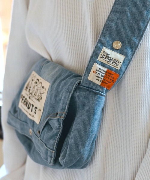 SNOOPY×OLD BETTY'S（スヌーピーカケルオールドベティーズ）の「SNP Remade Denim 2Way Pouch（ボディバッグ/ウエストポーチ・レディース・ブルー・FREE）」の2枚目の写真
