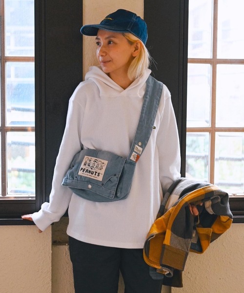 SNOOPY×OLD BETTY'S（スヌーピーカケルオールドベティーズ）の「SNP Remade Denim 2Way Pouch（ボディバッグ/ウエストポーチ・レディース・ブルー・FREE）」の3枚目の写真