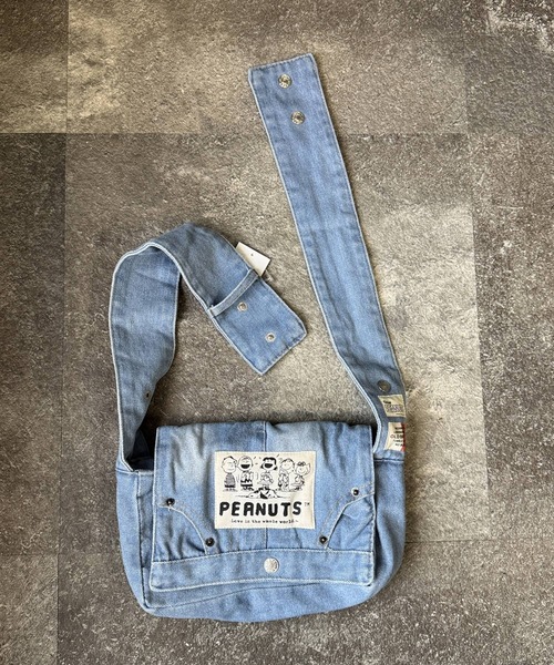 SNOOPY×OLD BETTY'S（スヌーピーカケルオールドベティーズ）の「SNP Remade Denim 2Way Pouch（ボディバッグ/ウエストポーチ・レディース・ブルー・FREE）」の9枚目の写真