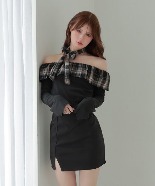 M DOLLY(エムドリー)の「slit tight cielo mini skirt/スリットタイトチエロミニスカート(スカート・レディース・ベージュ/ブラック・S/M)」の3枚目の写真