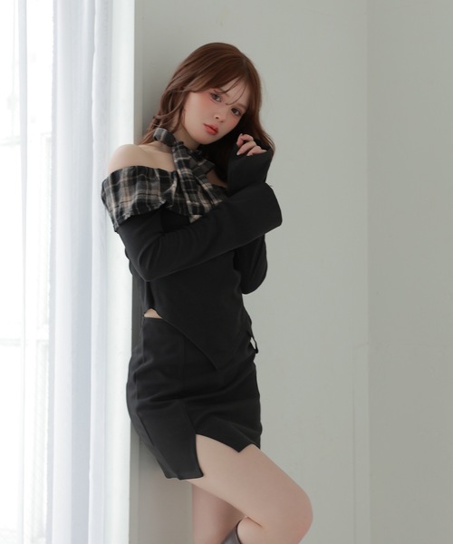 M DOLLY(エムドリー)の「slit tight cielo mini skirt/スリットタイトチエロミニスカート(スカート・レディース・ベージュ/ブラック・S/M)」の4枚目の写真