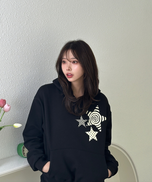AMOU(アモウ)の「Triple Star Semi Crop Hoodie BLACK(パーカー・レディース・その他・1/2)」の1枚目の写真