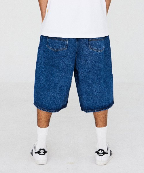 PHILIPPAKER(フィリップペイカー)の「ブルーベースバミューダワイドデニムショートパンツディープブルー(その他パンツ・メンズ・その他・MEDIUM/LARGE/X-LARGE)」の3枚目の写真