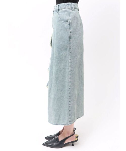 CALNAMUR(カルナムール)の「フリルスリットデニムスカート(スカート・レディース・ブラック/ブルー・SMALL/MEDIUM)」の11枚目の写真