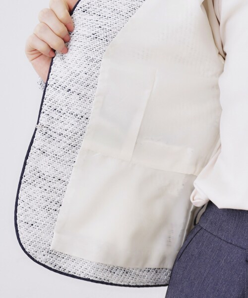 couture brooch（クチュールブローチ）の「【ハレの日・通勤】カルゼスラブツイードジャケット（ノーカラージャケット・レディース・アイボリー/ブルー系その他・36/42/38/40）」の4枚目の写真