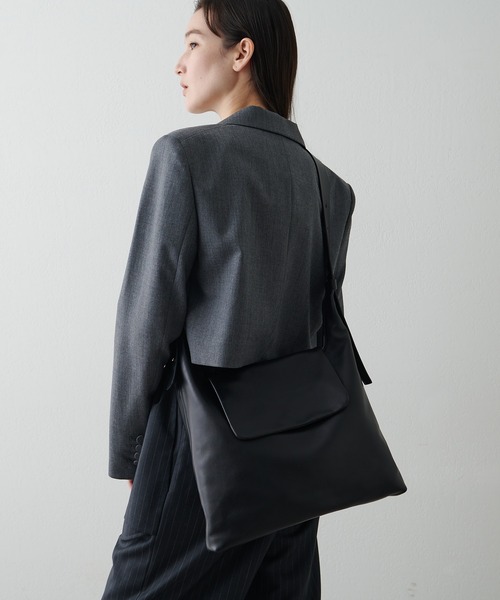 IACUCCI（イアクッチ）の「サーリチェ M NAPPA（ショルダーバッグ・レディース・ブラック/キャメル・FREE）」の17枚目の写真