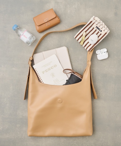 IACUCCI（イアクッチ）の「サーリチェ M NAPPA（ショルダーバッグ・レディース・ブラック/キャメル・FREE）」の3枚目の写真