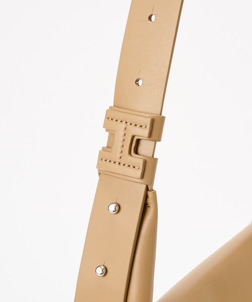 IACUCCI（イアクッチ）の「サーリチェ M NAPPA（ショルダーバッグ・レディース・ブラック/キャメル・FREE）」の12枚目の写真