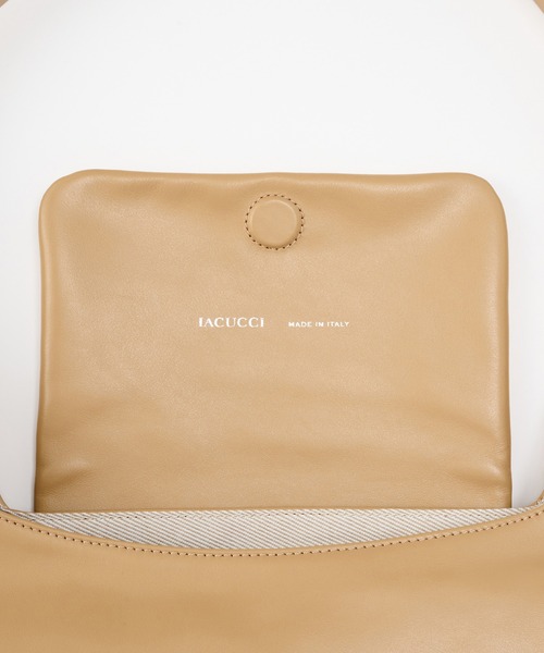 IACUCCI（イアクッチ）の「サーリチェ M NAPPA（ショルダーバッグ・レディース・ブラック/キャメル・FREE）」の14枚目の写真