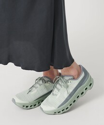 ON.オン.グレー/グリーン スニーカー On（オン）｜レディースのシューズ（グリーン系）一覧 - WEAR