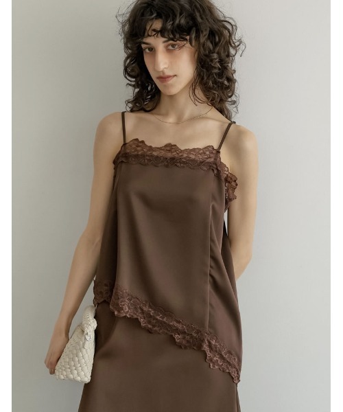 Re:EDIT（リエディ）の「[新色追加][2026S/S COLLECTION]サテンレースキャミソール（キャミソール・レディース・ブラック/アイボリー/ブラウン・MEDIUM/LARGE）」の16枚目の写真