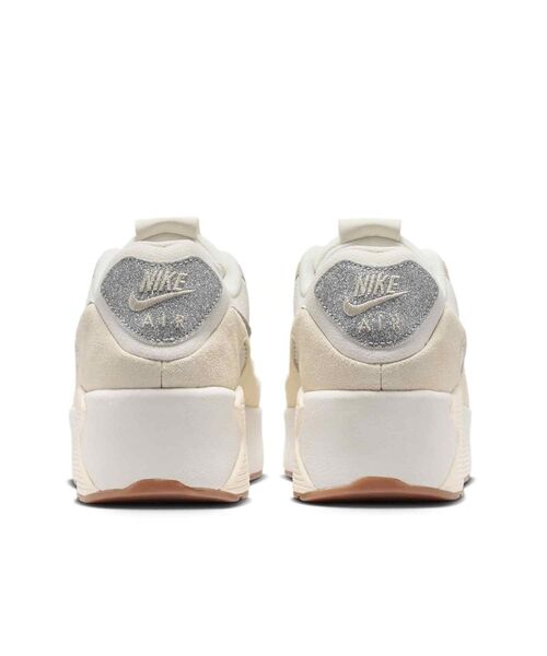 NIKE(ナイキ)の「エア マックス 90 LV8 SE ウィメンズシューズ / Air Max 90 LV8 SE Women's Shoes IR0799-133 Sail(スニーカー・レディース・クリーム・23/23.5/24/24.5/25/25.5/26/22/22.5)」の4枚目の写真