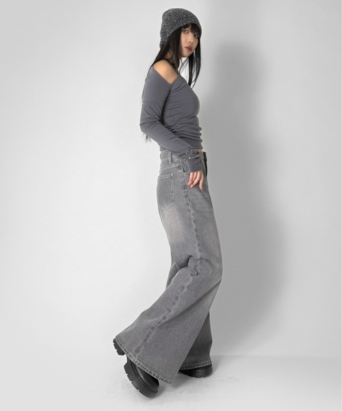 LVEU.(ラブユ.)の「【LVEU.】ストラップデザイントップス / トップス カットソー ストラップ キャミ付き ストレッチ 長袖 オフショル サイドギャザー シャーリング シンプル ブラック ホワイト グレー ZOZOTOWN限定(Tシャツ/カットソー・レディース・ホワイト/グレー/ブラック・FREE)」の12枚目の写真