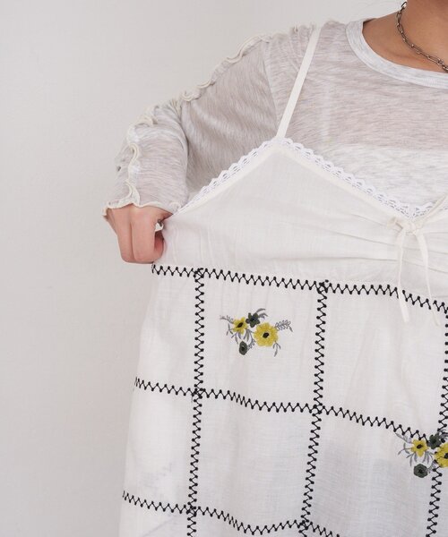 CIAOPANIC（チャオパニック）の「【She desires...】刺繍イレヘムチュニックキャミワンピース（ワンピース・レディース・ホワイト・ONE SIZE）」の6枚目の写真