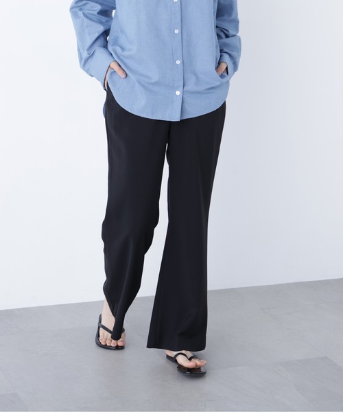 N.（N. Natural Beauty Basic）（エヌエヌナチュラルビューティーベーシック）の「フレアパンツ（その他パンツ・レディース・ブラック/ベージュ・ﾌﾘ-）」の2枚目の写真