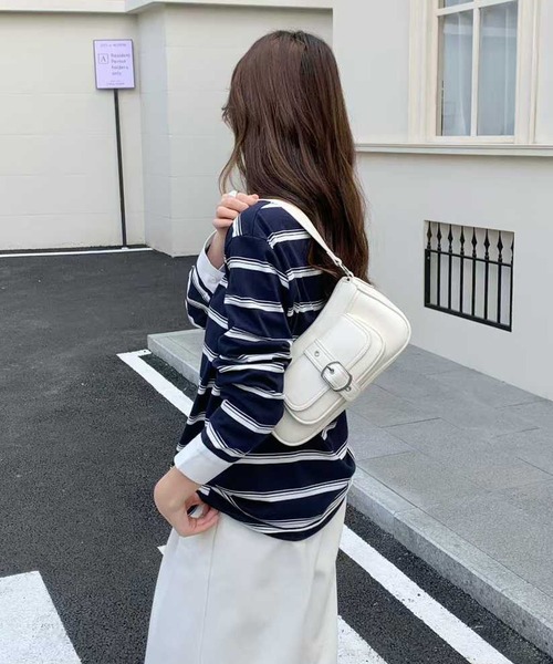 Chiina(チーナ)の「Chiina / 6色展開 2way センターベルトデザイン ショルダーバック(ショルダーバッグ・レディース・シルバー/キャメル/レッド/ブラウン/ホワイト/ブラック・FREE)」の7枚目の写真