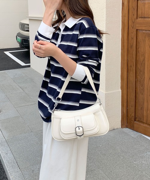 Chiina(チーナ)の「Chiina / 6色展開 2way センターベルトデザイン ショルダーバック(ショルダーバッグ・レディース・シルバー/キャメル/レッド/ブラウン/ホワイト/ブラック・FREE)」の10枚目の写真