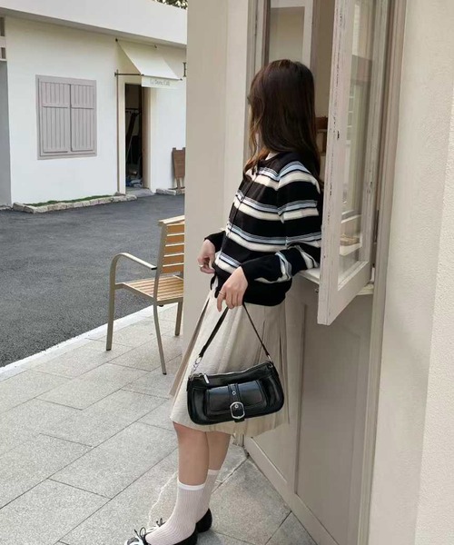 Chiina(チーナ)の「Chiina / 6色展開 2way センターベルトデザイン ショルダーバック(ショルダーバッグ・レディース・シルバー/キャメル/レッド/ブラウン/ホワイト/ブラック・FREE)」の11枚目の写真