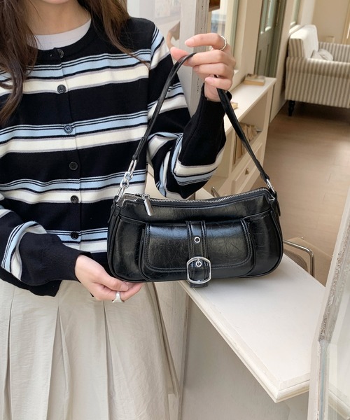 Chiina(チーナ)の「Chiina / 6色展開 2way センターベルトデザイン ショルダーバック(ショルダーバッグ・レディース・シルバー/キャメル/レッド/ブラウン/ホワイト/ブラック・FREE)」の13枚目の写真