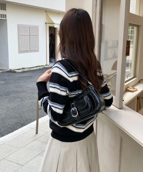 Chiina(チーナ)の「Chiina / 6色展開 2way センターベルトデザイン ショルダーバック(ショルダーバッグ・レディース・シルバー/キャメル/レッド/ブラウン/ホワイト/ブラック・FREE)」の14枚目の写真