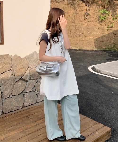Chiina(チーナ)の「Chiina / 6色展開 2way センターベルトデザイン ショルダーバック(ショルダーバッグ・レディース・シルバー/キャメル/レッド/ブラウン/ホワイト/ブラック・FREE)」の19枚目の写真